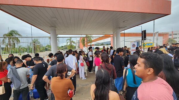 Portões do Enem já estão abertos em Rio Branco; veja fotos 5 Portões do Enem já estão abertos em Rio Branco; veja fotos