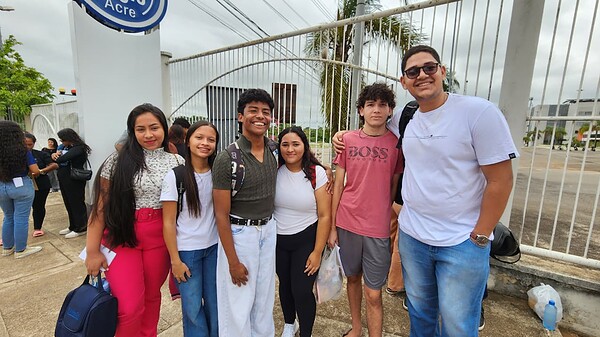 Portões do Enem já estão abertos em Rio Branco; veja fotos 3 Portões do Enem já estão abertos em Rio Branco; veja fotos