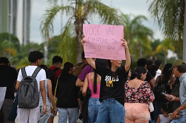 Portões do Enem já estão abertos em Rio Branco; veja fotos 16 Portões do Enem já estão abertos em Rio Branco; veja fotos