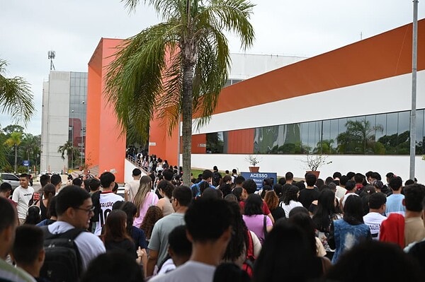 Portões do Enem já estão abertos em Rio Branco; veja fotos 9 Portões do Enem já estão abertos em Rio Branco; veja fotos
