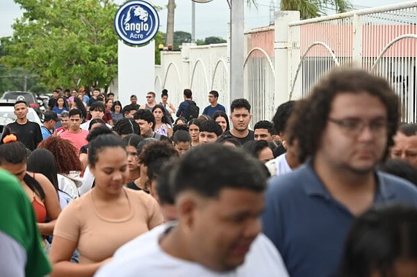 Portões do Enem já estão abertos em Rio Branco; veja fotos 8 Portões do Enem já estão abertos em Rio Branco; veja fotos