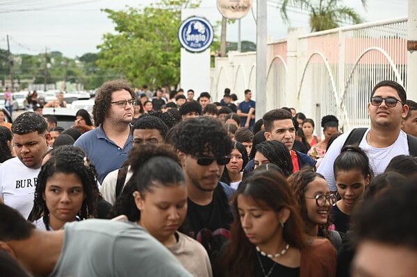 Portões do Enem já estão abertos em Rio Branco; veja fotos 7 Portões do Enem já estão abertos em Rio Branco; veja fotos