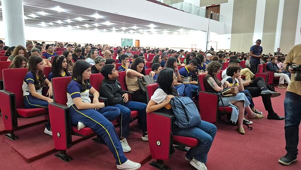 Estudantes acreanos recebem R$ 280 mil em prêmios na Olimpíada de Educação Financeira: “Vou investir”, diz campeã de 12 anos