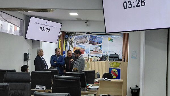 Vereadores votam 60 vetos de Bocalom à LDO após duas semanas de impasse