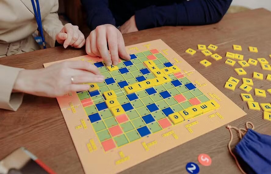 Pessoas que falam vários idiomas têm menos probabilidade de sofrer envelhecimento cerebral acelerado — Foto: Thirdman/Pexels