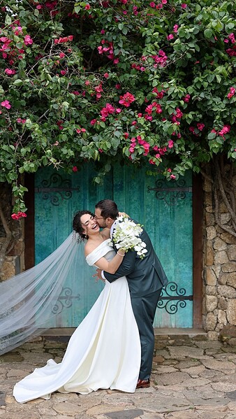 A celebração da união de Rodrigo Guerra e Camila Rodrigues foi realizada no último fim de semana na Villa Casarão, em Florianópolis