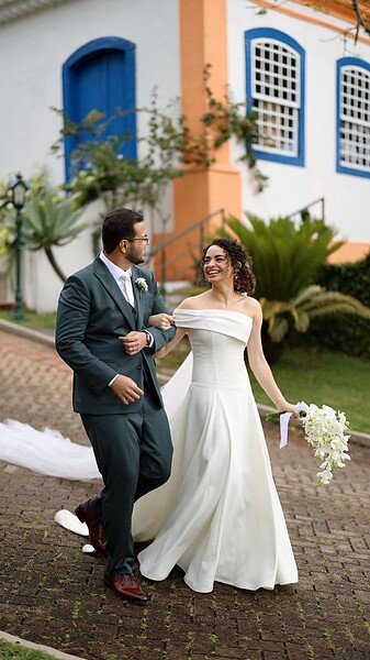 A celebração da união de Rodrigo Guerra e Camila Rodrigues foi realizada no último fim de semana na Villa Casarão, em Florianópolis