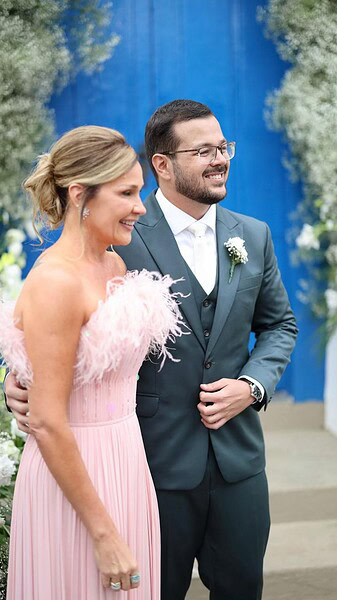 A celebração da união de Rodrigo Guerra e Camila Rodrigues foi realizada no último fim de semana na Villa Casarão, em Florianópolis