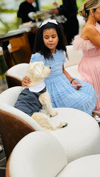 A celebração da união de Rodrigo Guerra e Camila Rodrigues foi realizada no último fim de semana na Villa Casarão, em Florianópolis