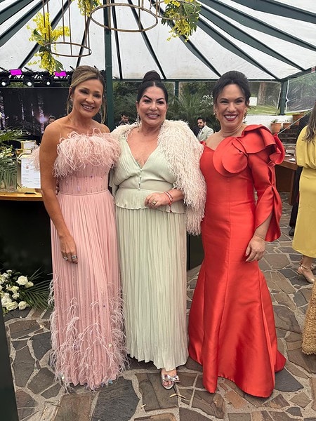 A celebração da união de Rodrigo Guerra e Camila Rodrigues foi realizada no último fim de semana na Villa Casarão, em Florianópolis