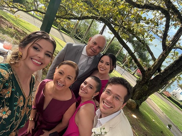 A celebração da união de Rodrigo Guerra e Camila Rodrigues foi realizada no último fim de semana na Villa Casarão, em Florianópolis