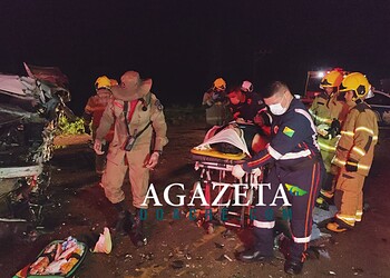 Motorista de 27 anos fica em estado grave após bater caminhonete de frente com carreta na BR-364, em Rio Branco 2 Motorista de 27 anos fica em estado grave após bater caminhonete de frente com carreta na BR-364, em Rio Branco
