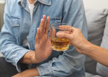 64% dos brasileiros declaram que não beberam álcool em 2025 — Foto: Adobe Stock