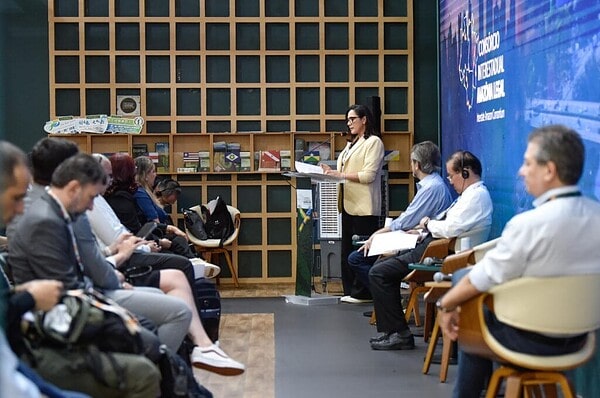 Mailza Assis destaca cooperação Brasil–China por futuro sustentável em painel da COP30