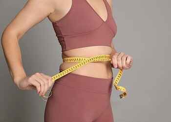 6 dicas práticas para emagrecer com saúde antes das festas de fim de ano 2 Liudmila Chernetska/Getty Images