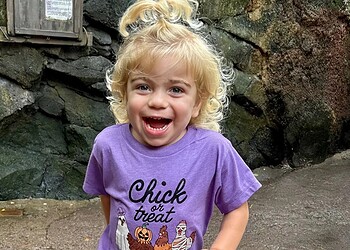 Sobrancelhas foram alerta para mãe sobre rara demência em bebê de 3 anos 1 Redprodução/GoFoundMe