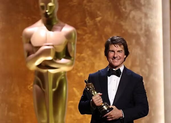 Tom Cruise recebe Oscar honorário por sua carreira