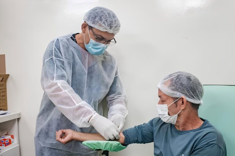 Câncer de próstata pode ter 90% de chance de cura com diagnóstico precoce, afirma urologista 1 PSA é indicado a partir dos 45 anos para homens com fatores de risco. Foto: Gleison Luz/Fundhacre