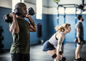 Quanto tempo de musculação é necessário para emagrecer de verdade 5 MoMo Productions/ Getty Images