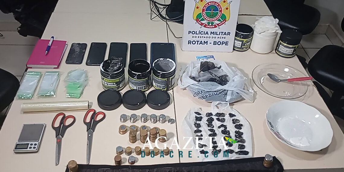 Dupla é presa com drogas e material de embalagem em Rio Branco