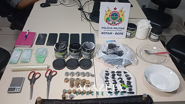 Dupla é presa com drogas e material de embalagem em Rio Branco