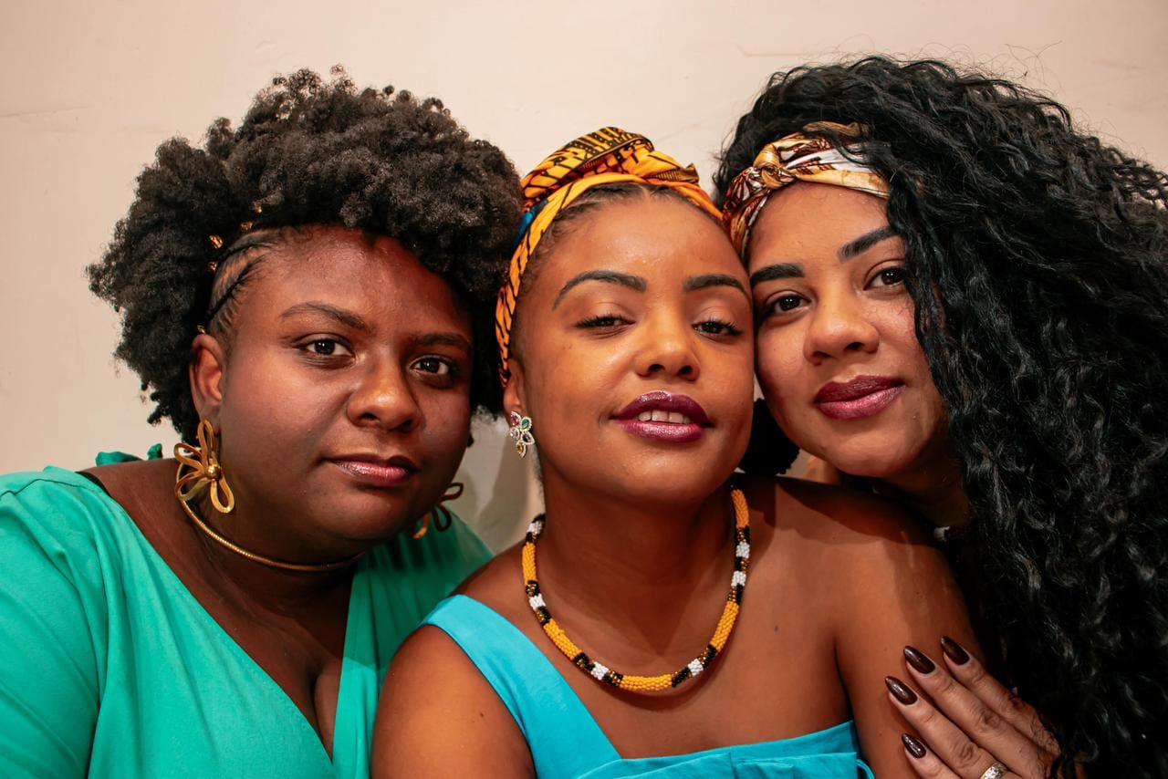 Da superação ao empreendedorismo: a história por trás da Tranças da Emi no Dia da Consciência Negra