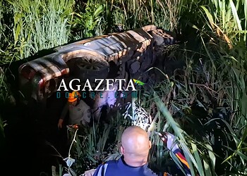 Motorista perde controle de caminhonete ao desviar de capivara e capota na AC-90, em Rio Branco