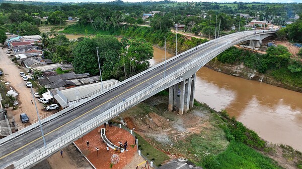 Governo orienta pedestres e ciclistas sobre uso da nova Ponte da Sibéria em Xapuri