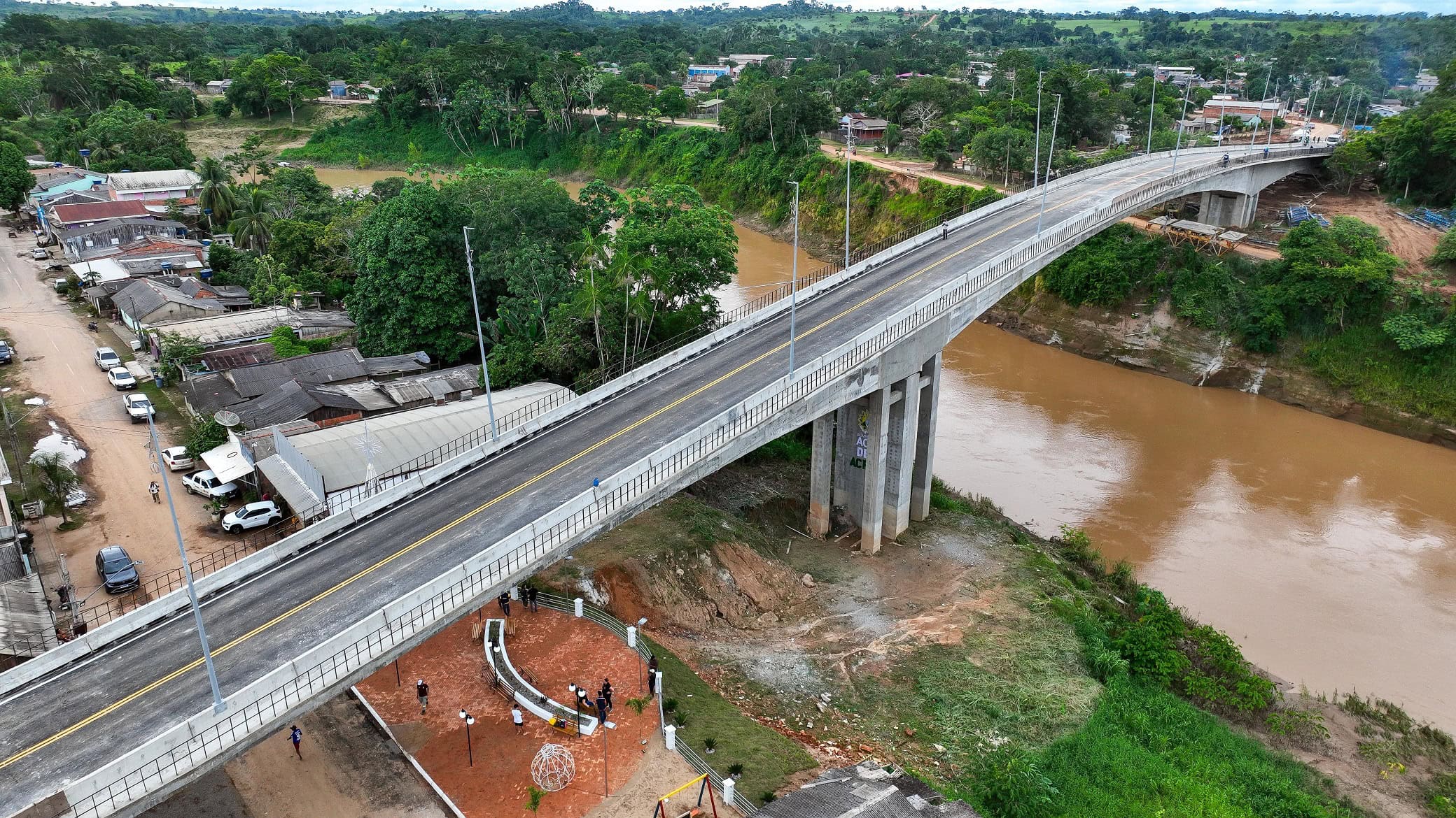 Gladson entrega Ponte da Sibéria e destaca garantia do “direito de ir e vir” aos moradores