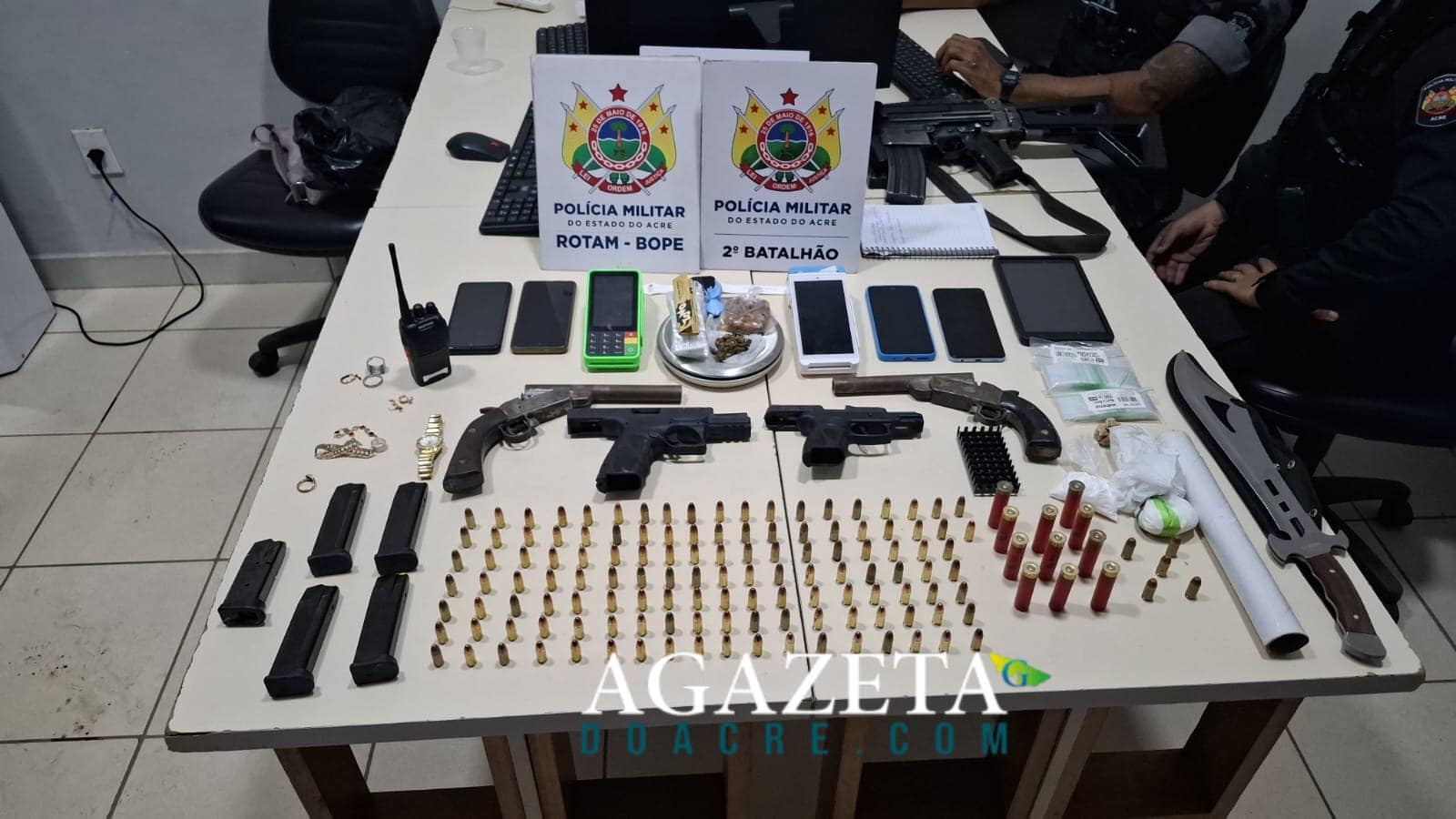 Seis suspeitos de facção são presos com arsenal em casa no Belo Jardim II; grupo planejava ataque