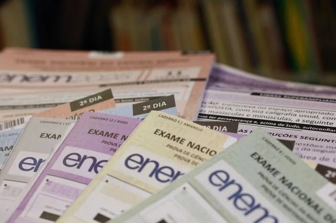 Mensagens revelam possível vazamento de mais duas questões do Enem 1 Órgão federal cancelou apenas as três perguntas que Edcley havia exposto em sua live anterior, dias antes da prova. Ambas continuam consideradas válidas no gabarito oficial - (crédito: Angelo Miguel/MEC)