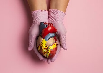 Atípicos e sutis: por que os sintomas de infarto são diferentes nas mulheres? Entenda 1 Sintomas de infarto são mais sutis em mulheres. — Foto: Freepik
