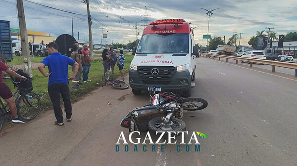 Idoso de 75 anos sofre traumatismo após colisão entre bicicleta e moto na BR-364, em Rio Branco