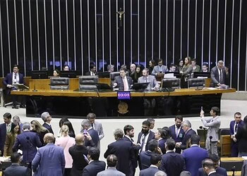 Centrão derrota o governo e derruba 24 vetos do licenciamento ambiental 2 Congresso Nacional derruba vetos de Lula no licenciamento ambiental uma semana após o fim da COP 30 - (crédito: Kayo Magalhães / Câmara dos Deputados)