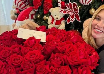 Virginia recebe buquê gigante de Vini Jr. para celebrar um mês de namoro 1 Virginia ganhou buquê de rosas gigante de 1 mês de namoro com Vini Jr. • Instagram/Virginia