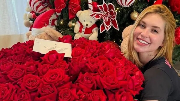 Virginia recebe buquê gigante de Vini Jr. para celebrar um mês de namoro