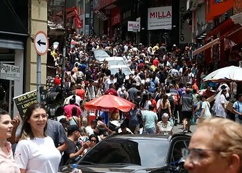 Com a inédita inclusão de sobrenomes, o levantamento atualizado pelo Censo Demográfico 2022 mostra a hegemonia de velhos conhecidos no topo e aponta "Silva" como o sobrenome mais comum do país  • Paulo Pinto / Agência Brasil