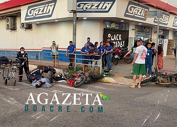 Colisão entre motos deixa quatro pessoas feridas em cruzamento no Bosque