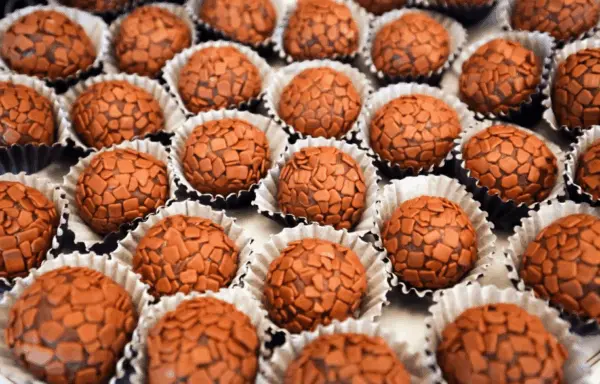 Alunos tentam envenenar professoras com brigadeiro após nota baixa
