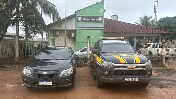 Homem é preso pela PRF ao tentar levar carro furtado para a fronteira