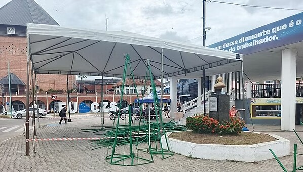 Cruzeiro do Sul inicia preparação para o Natal 2025 com decoração especial e sustentável