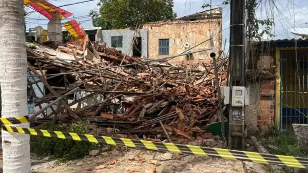 Prédio desaba no centro de Porto Velho; área é isolada e moradores ao redor são retirados; VÍDEO