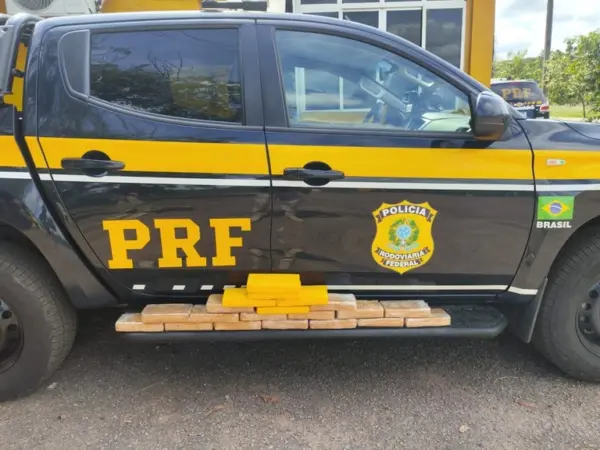 PRF apreende mais de 20 quilos de cocaína e flagra porte ilegal de arma no Acre