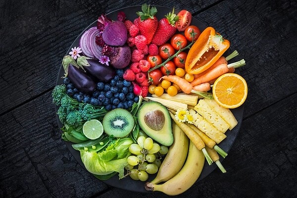 Veja 10 frutas que ajudam a emagrecer e quantas calorias cada uma tem