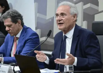 Relator da proposta no Senado, o senador Renan Calheiros (MDB-AL) manteve integralmente o texto aprovado na Câmara, evitando alterações que poderiam atrasar a tramitação - (crédito: Geraldo Magela/Agência Senado)