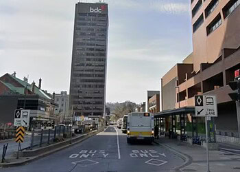 Ladrão do bem? Homem rouba ônibus, continua pegando passageiros em segurança e é elogiado até pela polícia 1 Foto: Reprodução/Google Maps