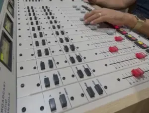 No Dia do Radialista, locutores celebram veículo de comunicação que atravessa gerações: 'democrático e atual' 4 No Dia do Radialista, locutores celebram veículo de comunicação que atravessa gerações: 'democrático e atual'