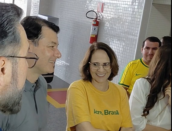 Alan Rick "convida" Damares Alves para integrar futura gestão no Acre: “Imagina ter uma secretária como a Damares?” 1 Alan Rick "convida" Damares Alves para integrar futura gestão no Acre: “Imagina ter uma secretária como a Damares?”