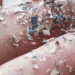 Foto: Alta exposição a microplásticos causa morte neuronal  • Glacier Fresh/Divulgação