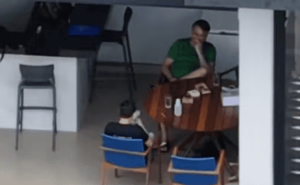 Moraes intima defesa de Bolsonaro a explicar uso de celular por Nikolas Ferreira durante visita 1 Nikolas usou o celular ao lado de Bolsonaro durante visita na prisão domiciliar; Moraes quer explicações — Foto: Reprodução/ TV Globo